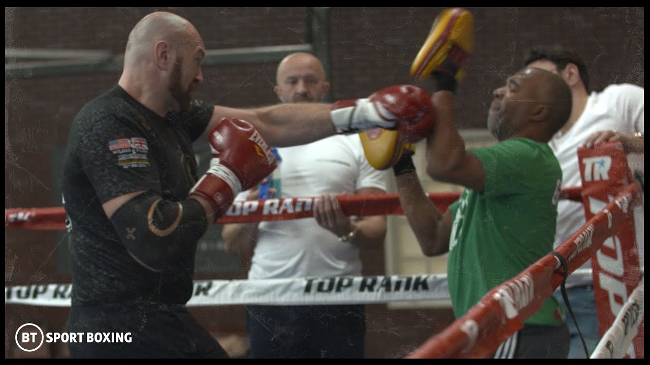 Previously unseen! Extended footage from Tyson Fury's pads session before Wilder v Fury 2 background