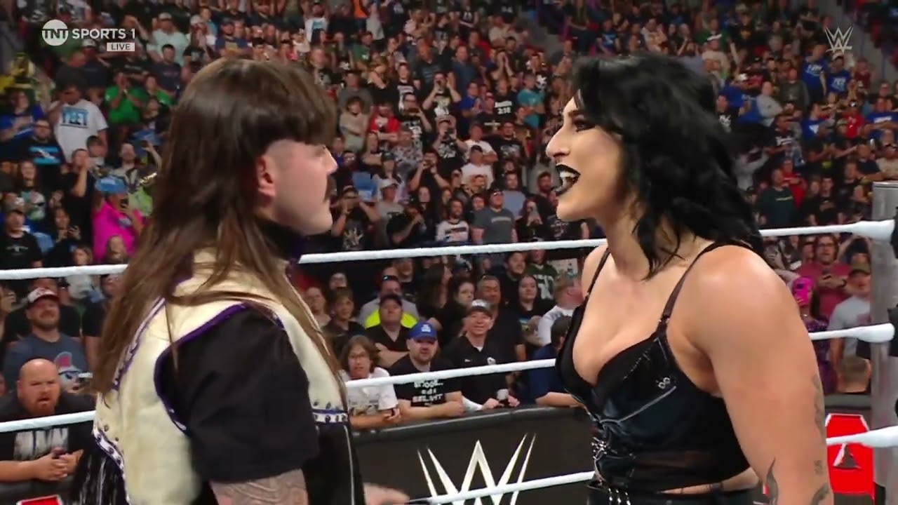 "Dirty" Dominik Mysterio breaks Liv Morgan's heart: Raw, Jul. 22, 2024 background
