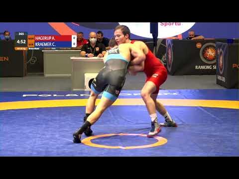 BRONZE GR - 63 kg: A. HAGERUP (NOR) v. C. KRAEMER (GER) background