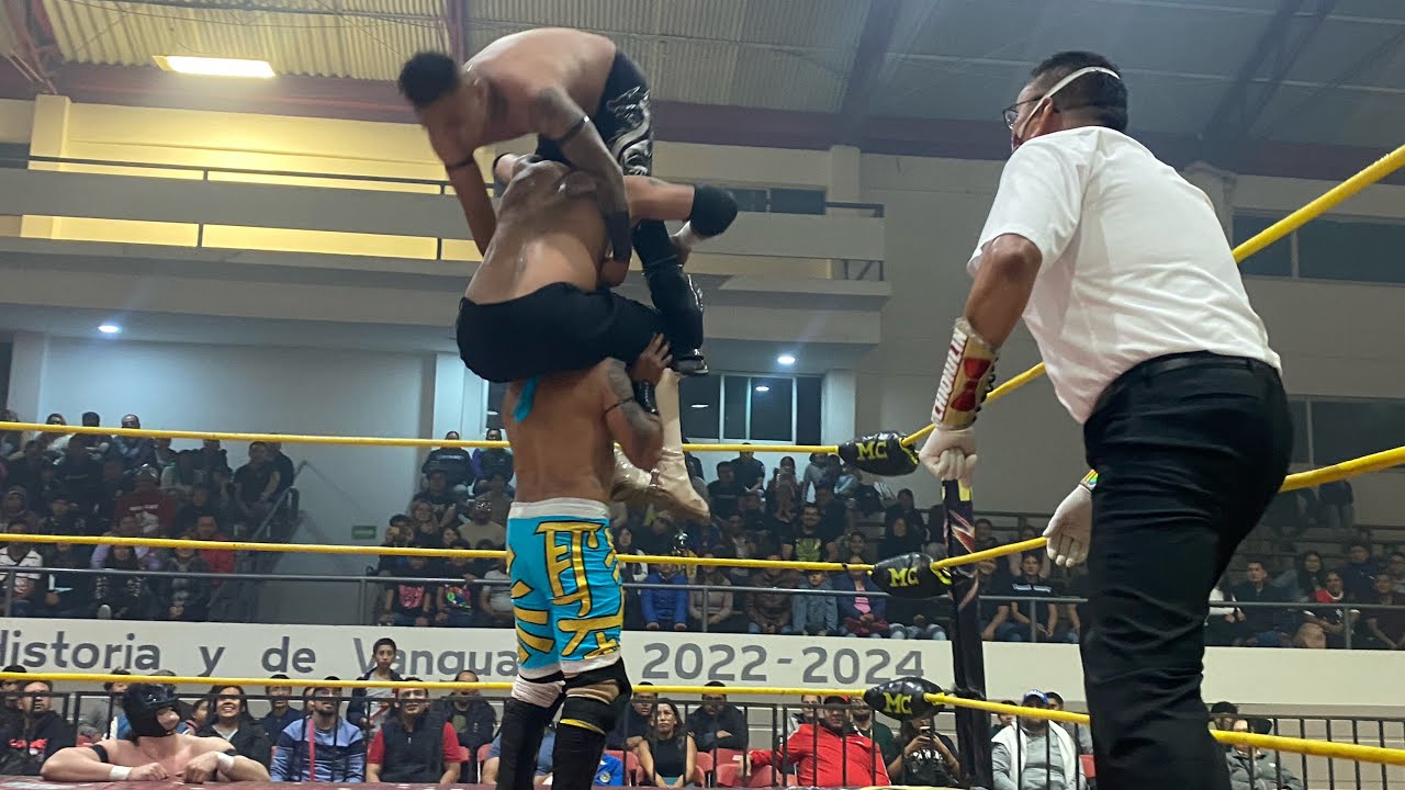 Lucha de ida y vuelta Osiris y X Dragón 🆚 Atomick Star y Especie Maligna con Negociante background