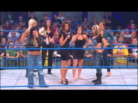 VP of Knockouts Karen Jarrett Gives a "Pep-Talk"