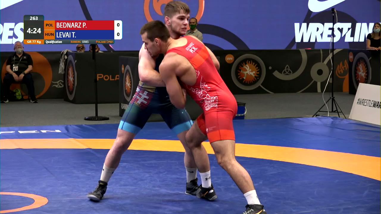 Qual. GR - 77 kg: P. BEDNARZ (POL) v. T. LEVAI (HUN) background