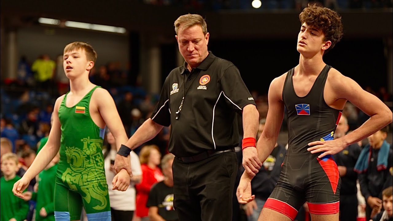 U15 Luc Vitry (FRA) vs Vilius Bytautas (LTU) 62kg. Greco-roman boys youth wrestling. backdrop