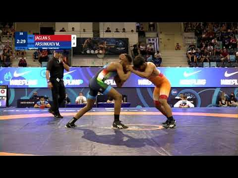 1/8 FS - 80 kg: S. JAGLAN (IND) v. M. ARSUNKAEV (UWW) backdrop