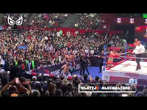 91 Aniversario CMLL: Flip Gordon irrumpe queriendo atacar a Rocky Romero background