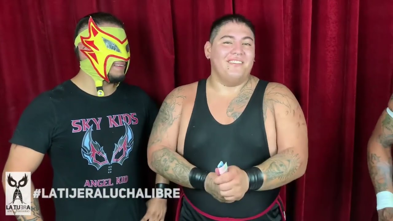 Porros NG: La gente sabe que nuestras luchas son de calidad, festejando a mi hermano background