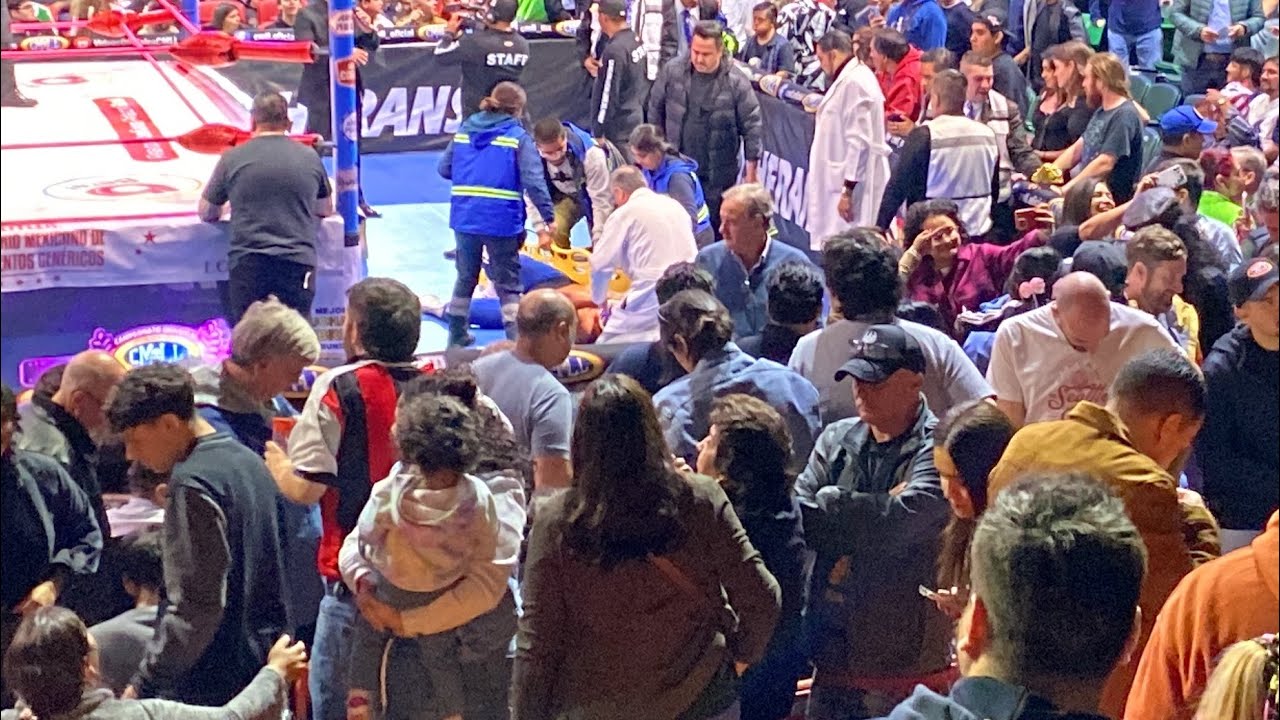 Atlantis Jr lesion4do por Euforia con tremenda desnucadora en la Arena México background