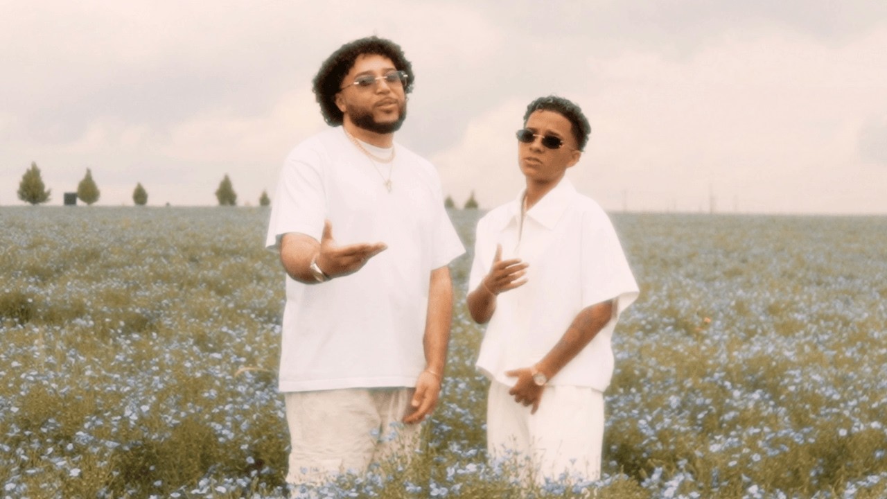 Laconi Feat Léa Churros - À Contre Cœur (Clip Officiel) background