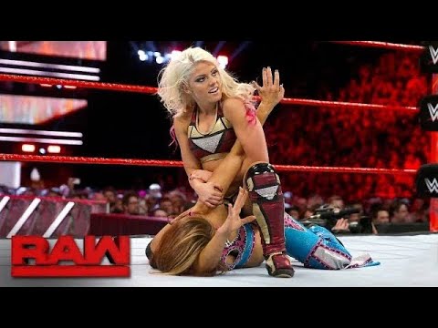 Alexa Bliss vs. Mickie James: Raw, May 8, 2017 background
