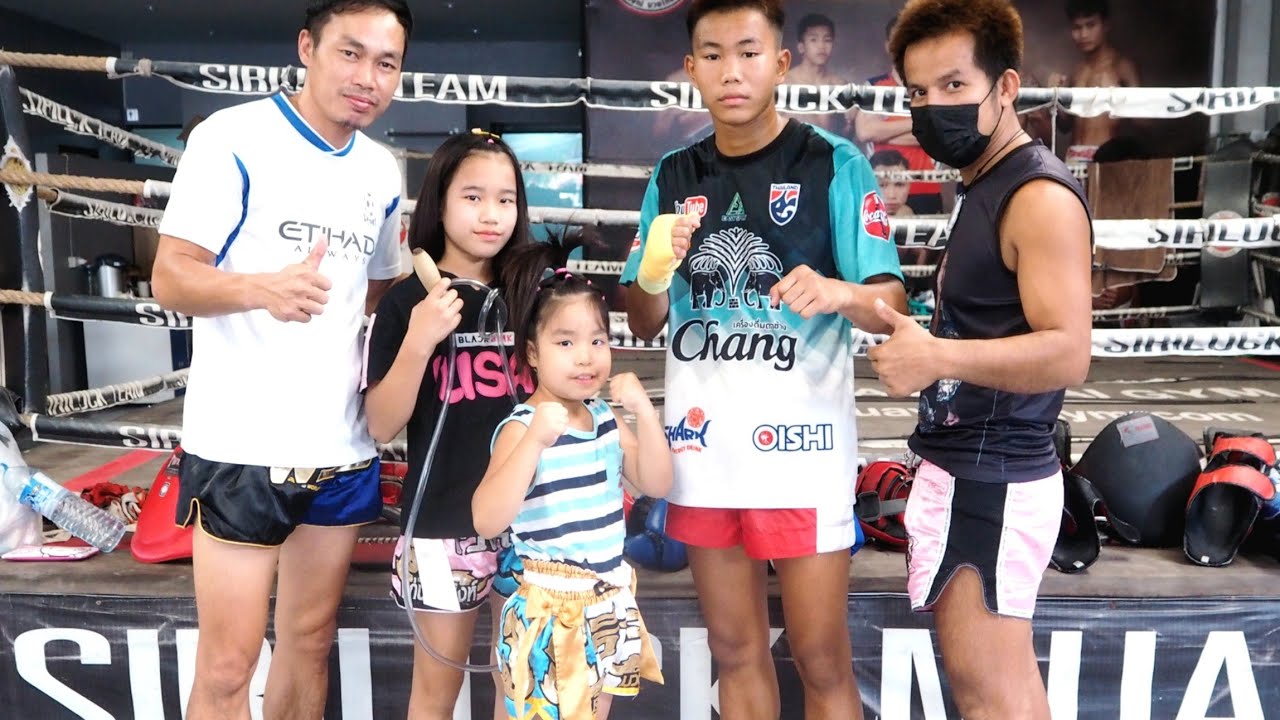 เรมินะ.รีนะมาเยี่ยมพี่เอฟ16จ้าF16次戦に向けて!Muaythai training!【ムエタイ】 background