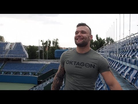 51 OTÁZEK: Michal Kotalík background