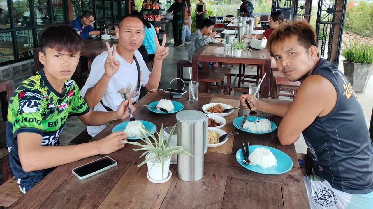 ข้าส่งเอ็งได้แค่นี้ต่อไปขึ้นอยู่กับตัวของเอ็งNobita to another gymノビタ旅立ち。。移籍。 backdrop