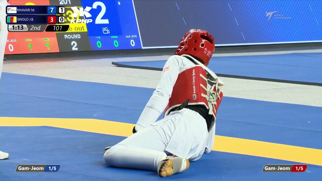 101 R128 Men 58kg RTA KHAVARI M CMR GNOLO J B background