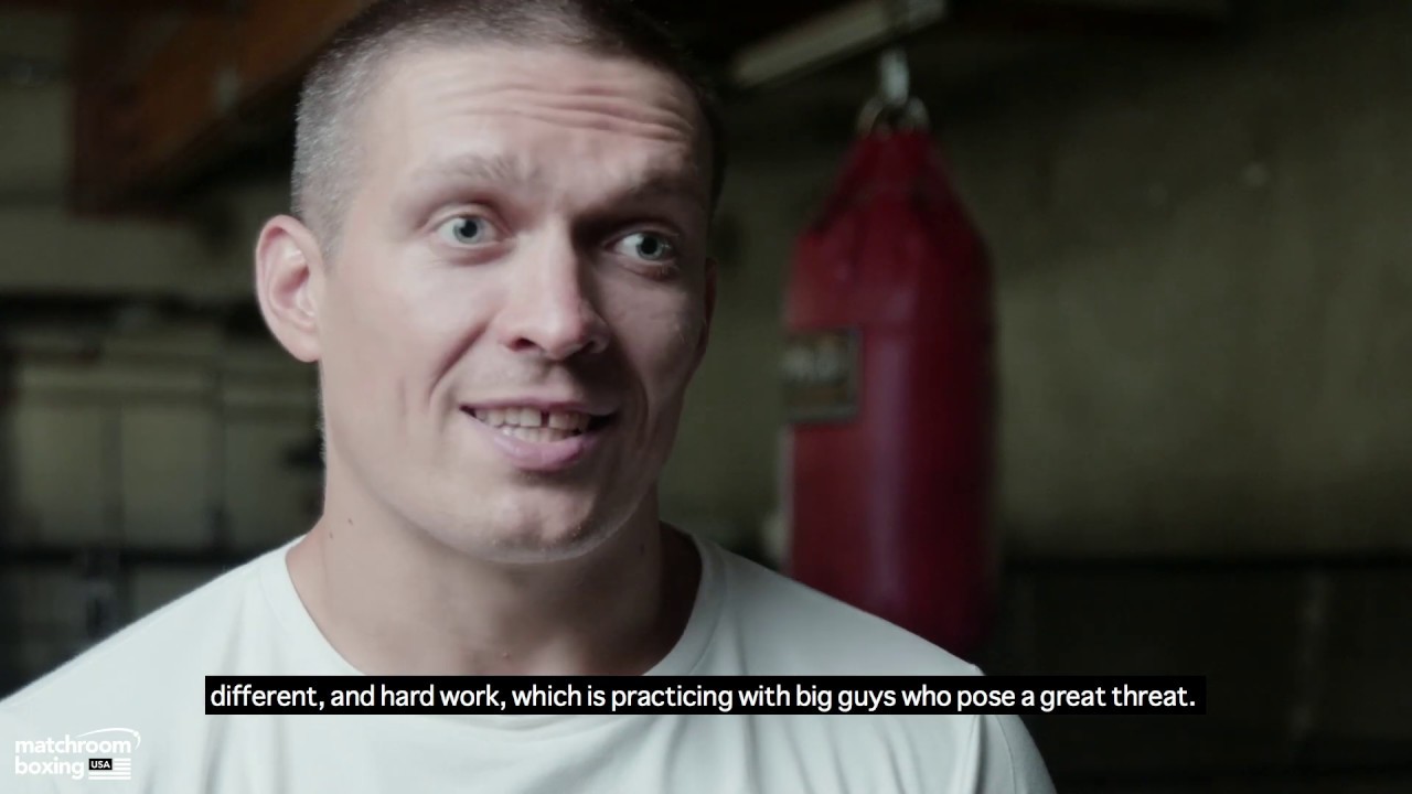 Usyk prepares for Heavyweight debut background