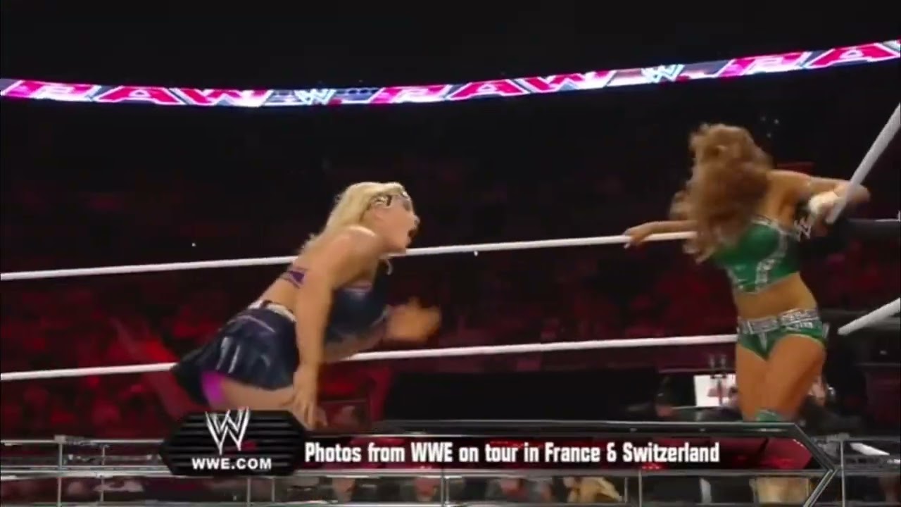 Beth Phoenix vs. Eve Torres - Divas Championship No. 1 Contender’s Match: Raw, Sept. 5, 2011 background