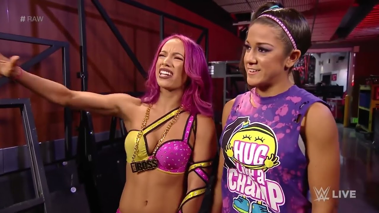 Bayley's got Sasha Banks's back: Raw, October 03, 2016 background