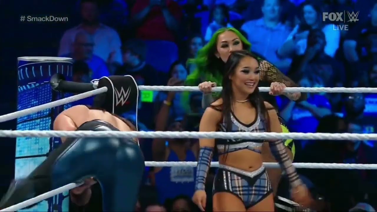 WWE SMACKDOWN DAMAGE CTRL VS ROXANNE PEREZ & RAQUEL RODRIGUEZ & SHOTZI 10/14/22 background