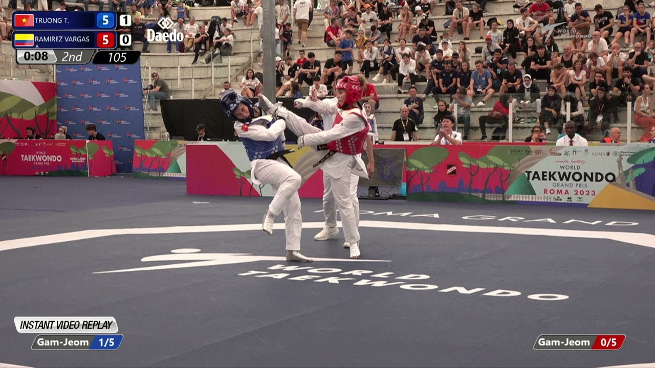105 Round of 32 WOMEN W 49KG VIE TRUONG T COL RAMIREZ VARGAS A background