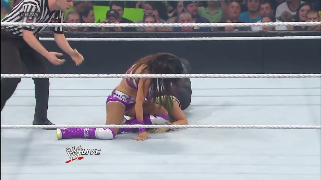 Layla vs. Kaitlyn: Raw, August 05, 2013