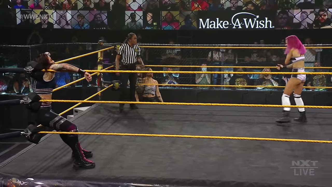 Mercedes Martinez vs. Dakota Kai w/ Raquel González: WWE NXT, April 27, 2021 background