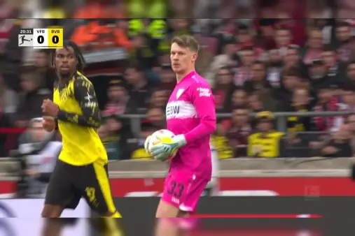 [Highlights] Anton heads a cross from a free kick, ball saved by goalkeeper with both hands