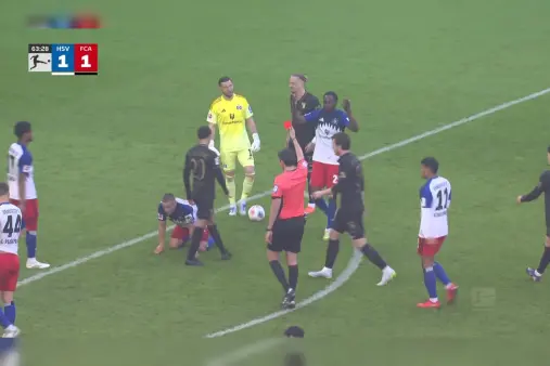 [Red Card] Sudden turn of events! Muhaimi brings down Kade on the edge of the box, sent off