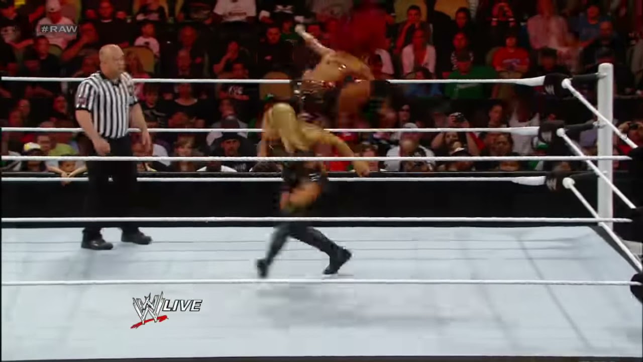 Beth Phoenix vs. Alicia Fox: Raw, May 14, 2012