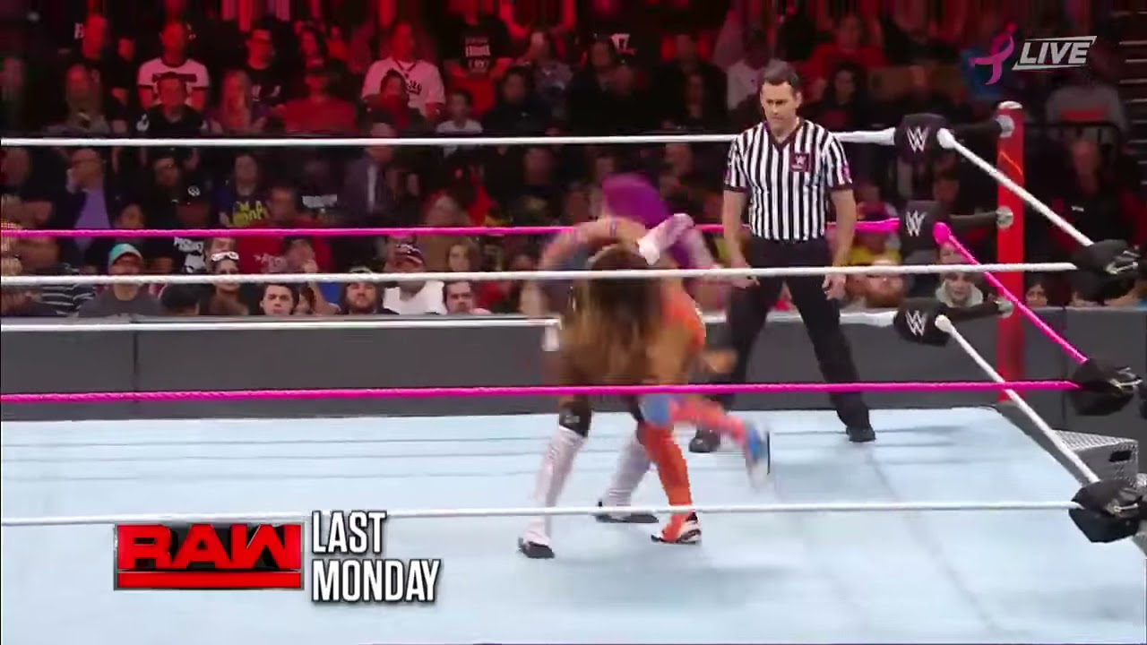 Sasha Banks vs. Alicia Fox: WWE TLC 2017 kickoff Show background