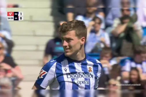 [Highlights] Sučić cuts inside, beats defender to create angle, shot hits the crossbar