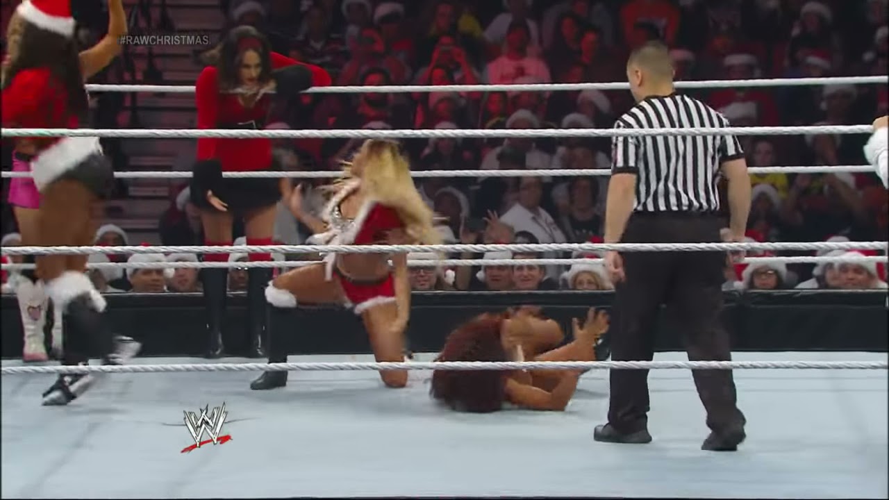 12-Diva Santas Helper Tag Team Match: Raw, Dec 23, 2013 background