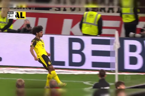 [Goal] Breaks the deadlock! Adeyemi adjusts and fires a shot to score the winner