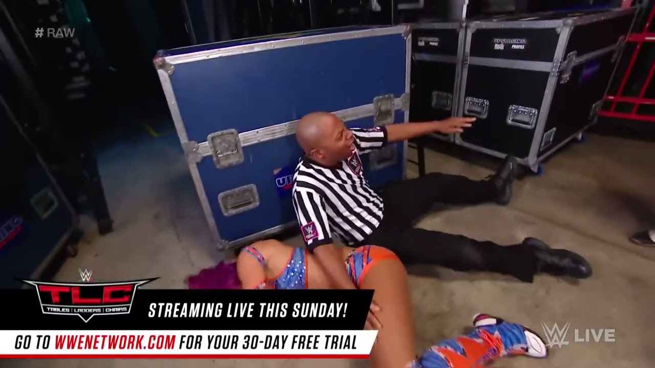 An incensed Alicia Fox ambushes Sasha Banks backstage: Raw, Oct. 16, 2017