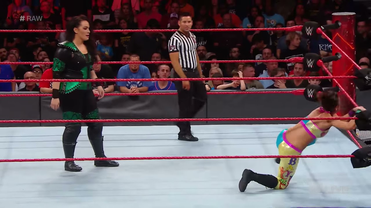 Bayley vs. Nia Jax - No. 1 Contender's Match: Raw, January 02, 2017