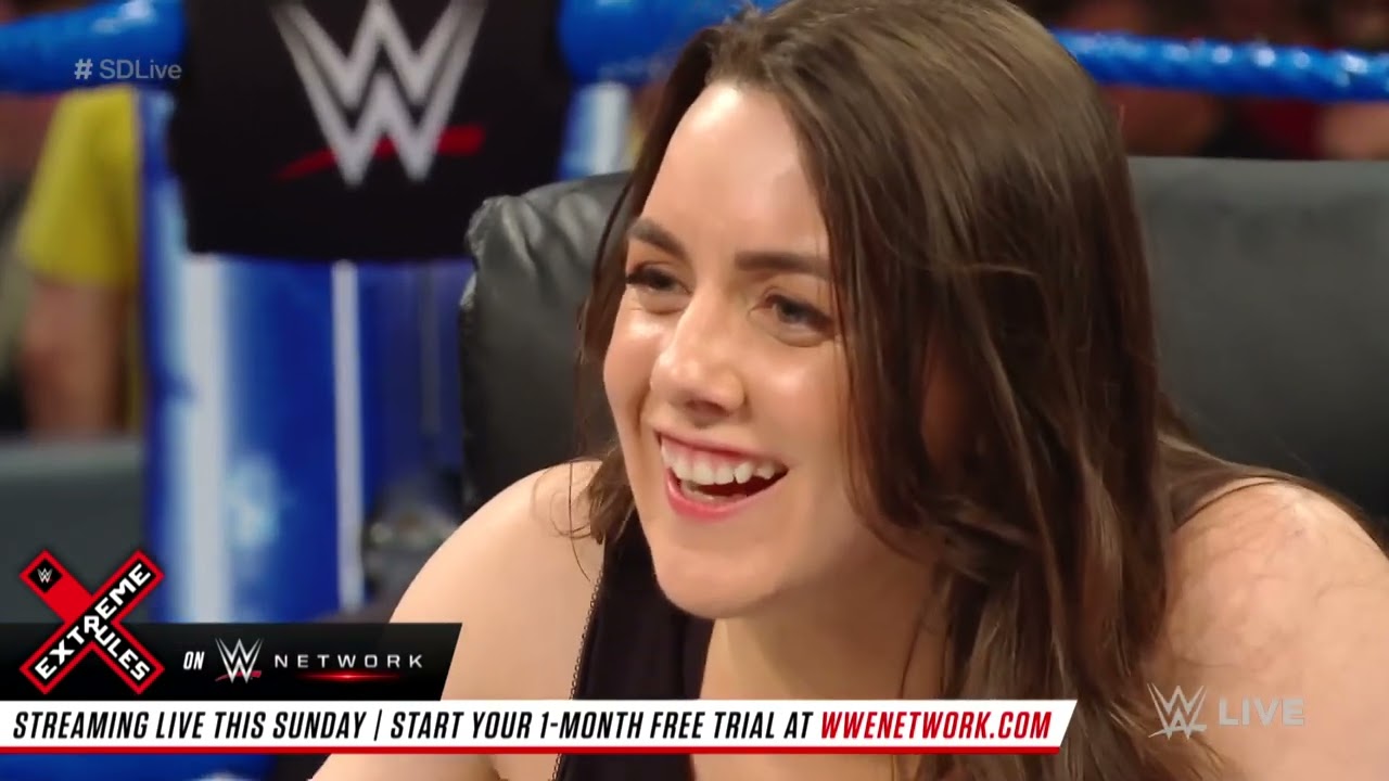 Nikki Cross and Bayley sign their Extreme Rules contract: SmackDown LIVE, July 09, 2019
