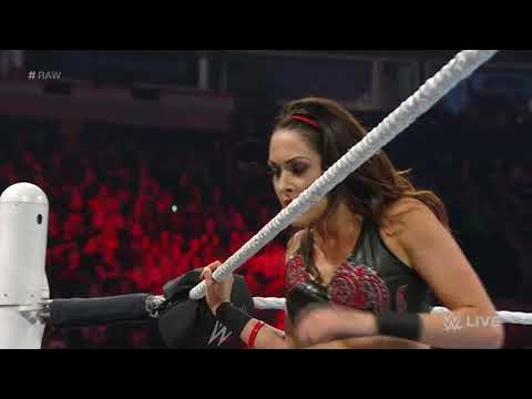 Naomi vs. Brie Bella: Raw, Feb. 29, 2016