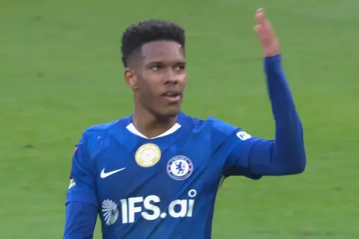 [Goal] The goal finally comes! Garnacho's shot hits the post, Estevao scores the rebound