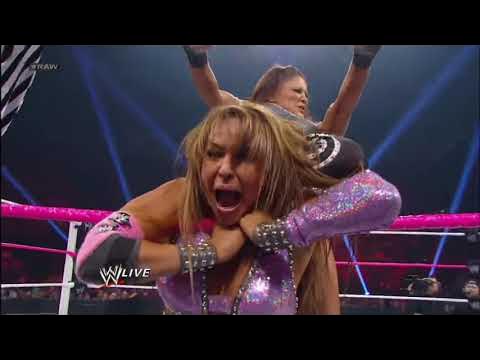 Eve Torres (c) vs. Layla - Divas Championship Match: Raw, Oct. 15, 2012