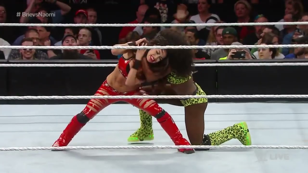 Naomi vs. Brie Bella: Raw, Apr. 20, 2015 background