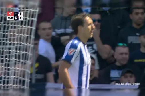 [Highlights] Oyarzabal shows skills at the byline, nearly drills the ball into the net