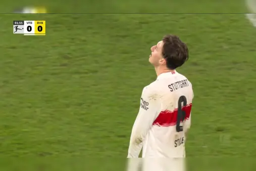 [Highlights] Stiller attempts a long-range strike outside the box, ball sails over the crossbar without threat