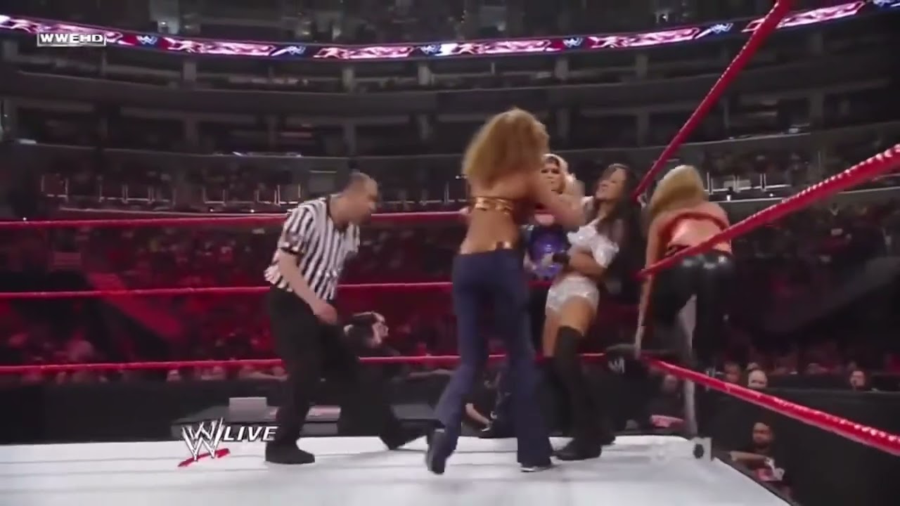 Kim, Kelly & James vs. Phoenix, Mendes & Fox - Six-Diva Tag Team Match: Raw, July 27, 2009 background