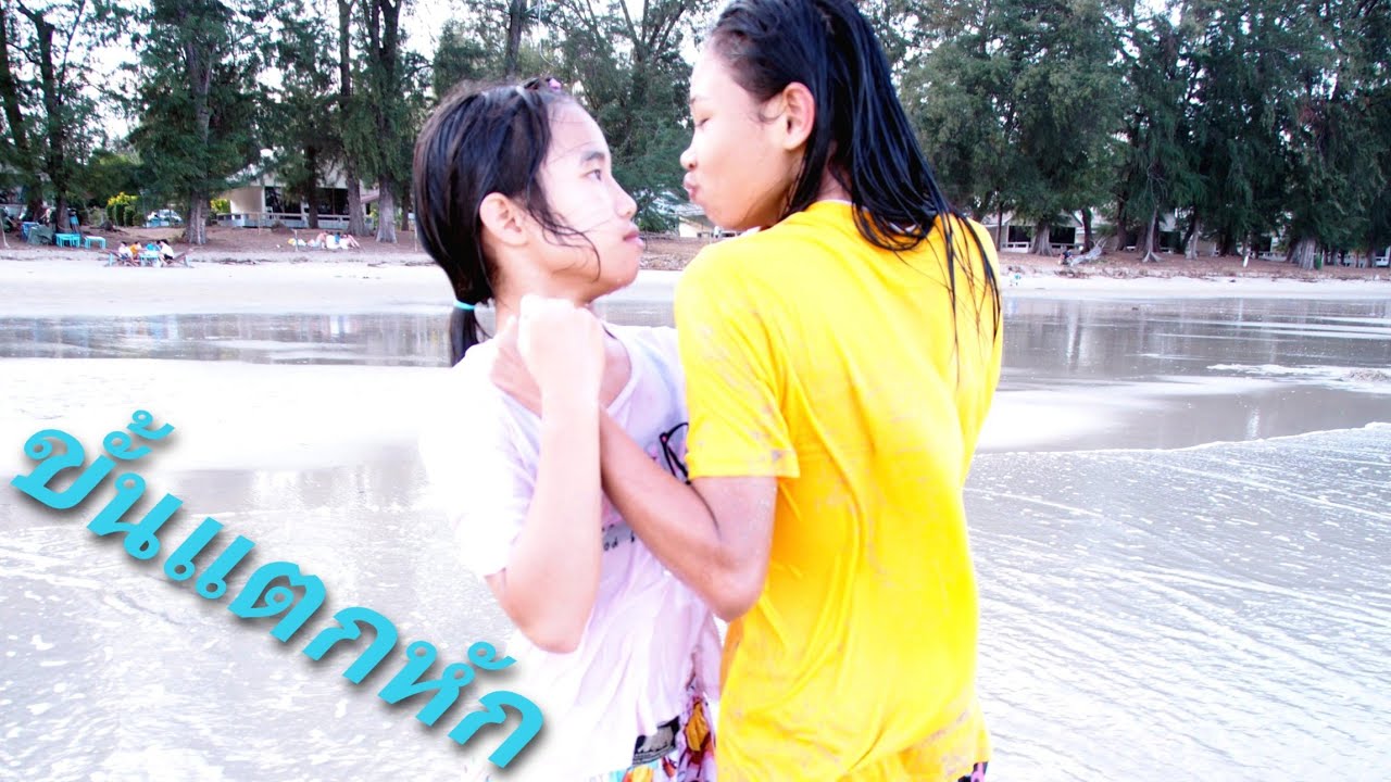 ถึงขั้นแตกหัก เรมินะปะทะบิวตี้ Clinch at sea!海で対決2！！ムエタイMuay Thai!! background