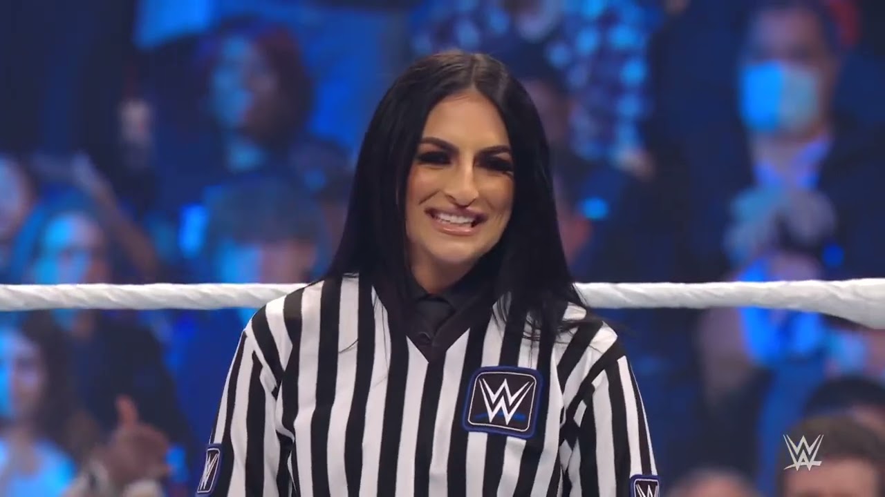 Charlotte Flair vs. Naomi - Championship Contender’s Match: SmackDown, Jan. 21, 2022