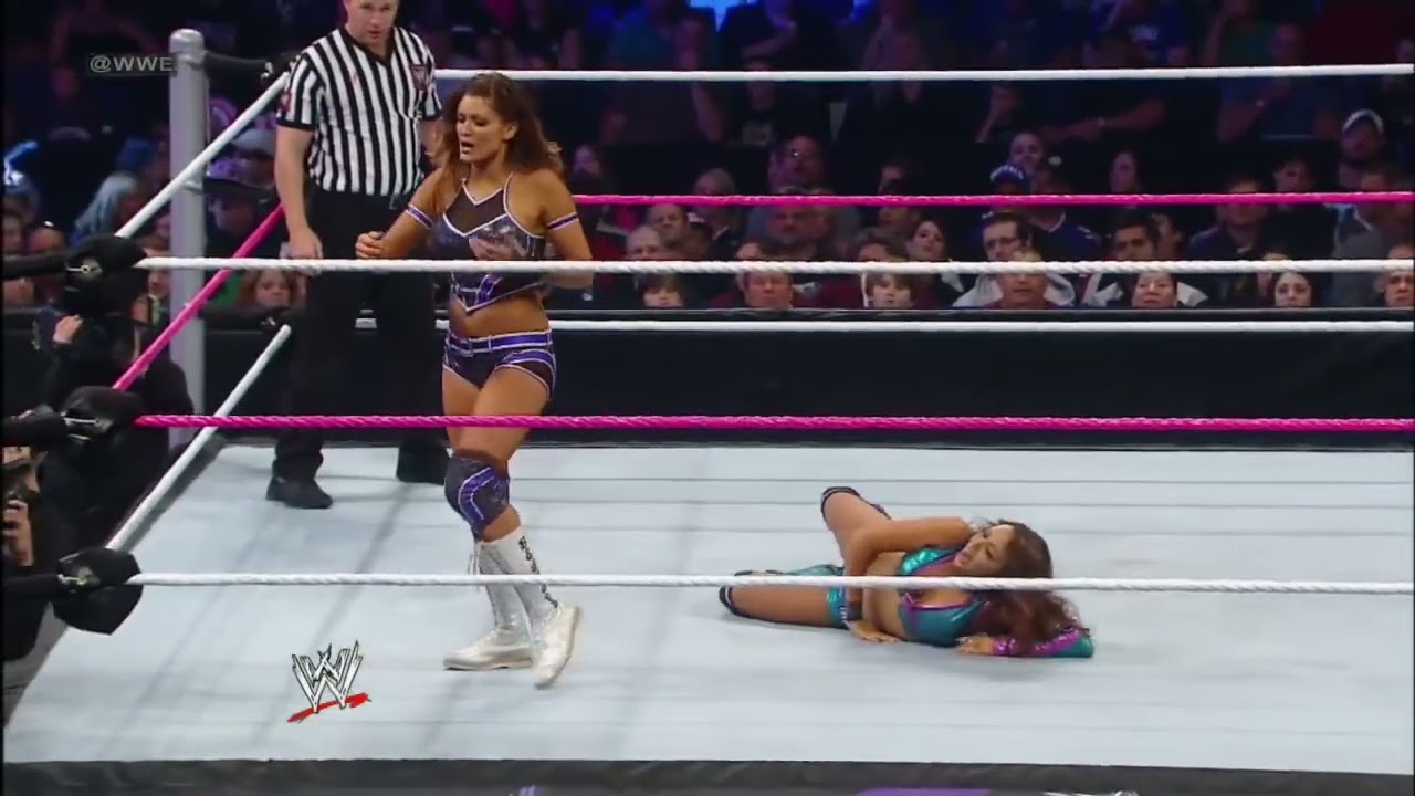 Layla vs. Eve Torres: WWE Superstars, Sept. 27, 2012
