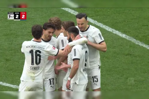 [Goal] Both sides make consecutive mistakes in front of goal, Onora's shot takes a deflection and finds the net