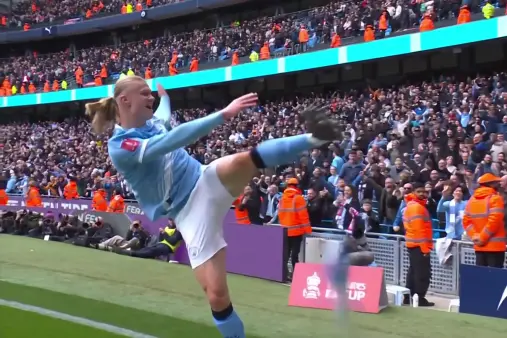 [Goal] Brace! Semedo's byline cross met by Haaland's header for another goal