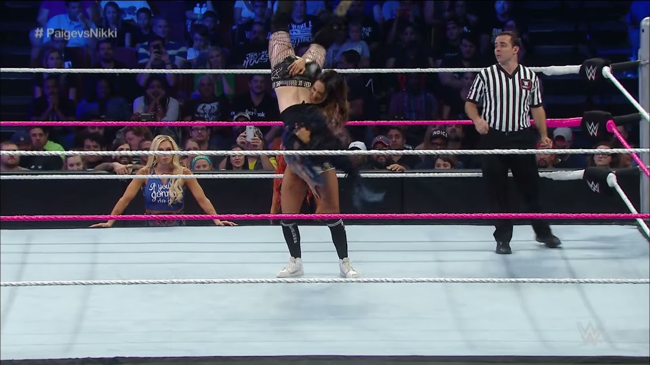 Nikki Bella vs. Paige: SmackDown, October 22, 2015 background
