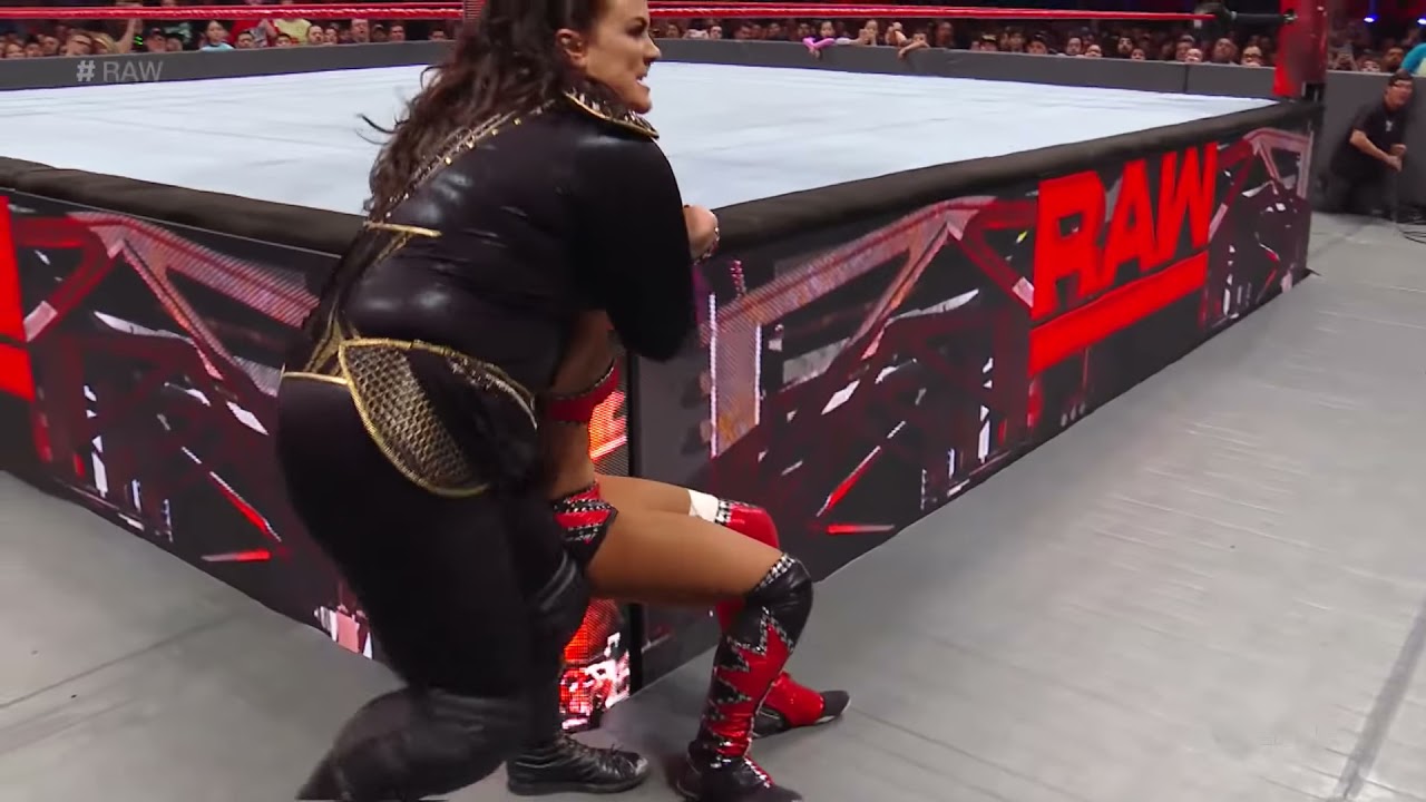 Sasha Banks vs. Nia Jax: Raw, January 30, 2017