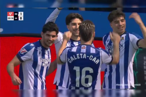 [Goal] First blood! Martin leaps high to head home from a corner