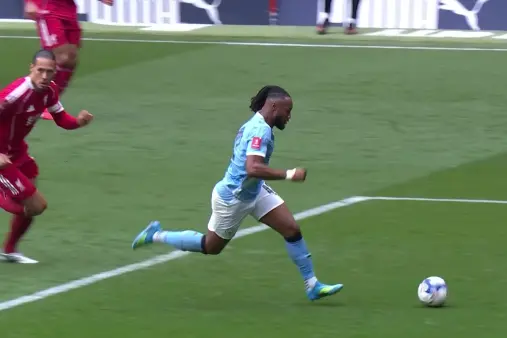 [Goal] Goal and assist! Semedo scores with a chip after Sergi's through ball